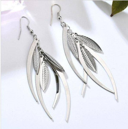Dangling Feathers Earrings in Gold or Silver For Woman