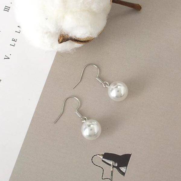 Simply Pearl Drop Earrings