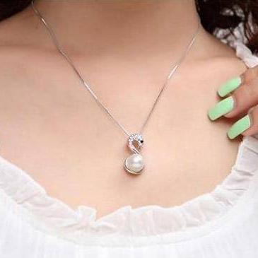 White Swan Pearl Bead Necklace