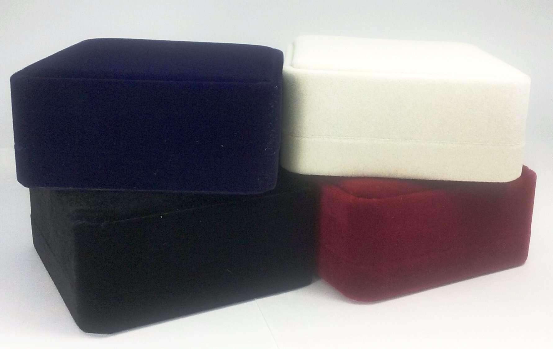 Feshionn IOBI accessories Black Luxurious Velvet Bangle Bracelet Box in Four Colors